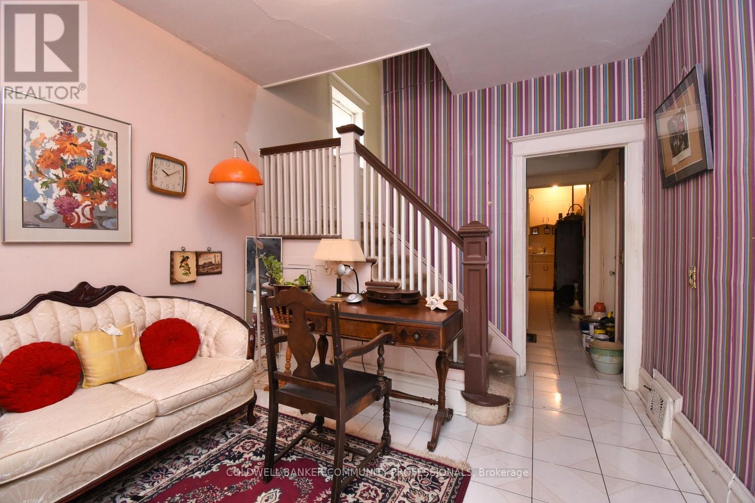 14 Spruceside Avenue, Hamilton, Ontario  L8P 3Y3 - Photo 5 - X12418555