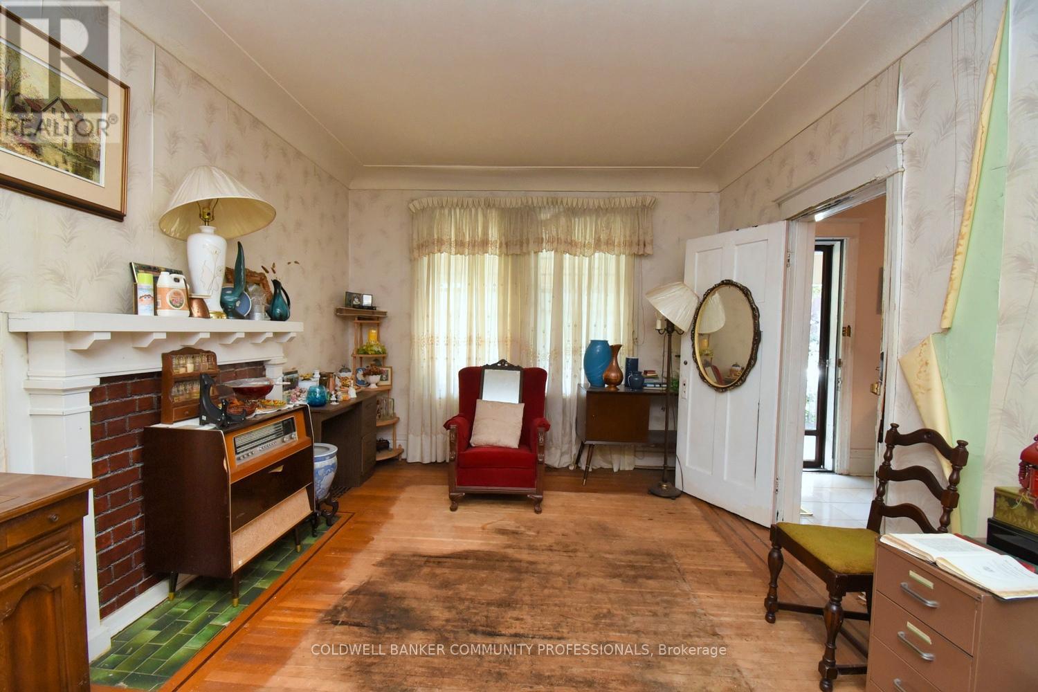 14 Spruceside Avenue, Hamilton, Ontario  L8P 3Y3 - Photo 8 - X12418555