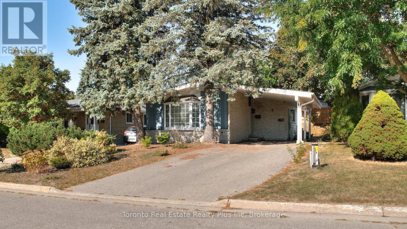 62 GREENDALE CRESCENT, Kitchener, Ontario