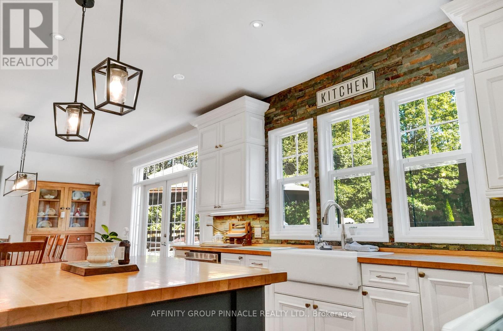 297 St Luke's Road, Kawartha Lakes, Ontario  K9V 4R5 - Photo 11 - X12418837