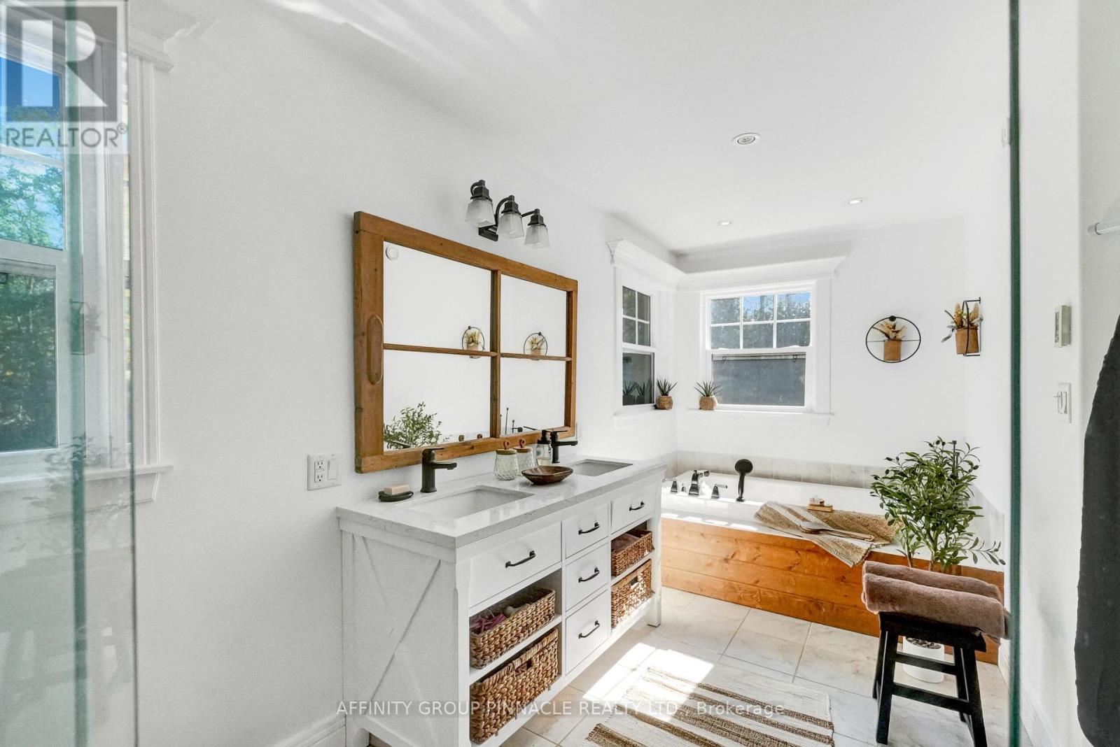 297 St Luke's Road, Kawartha Lakes, Ontario  K9V 4R5 - Photo 22 - X12418837