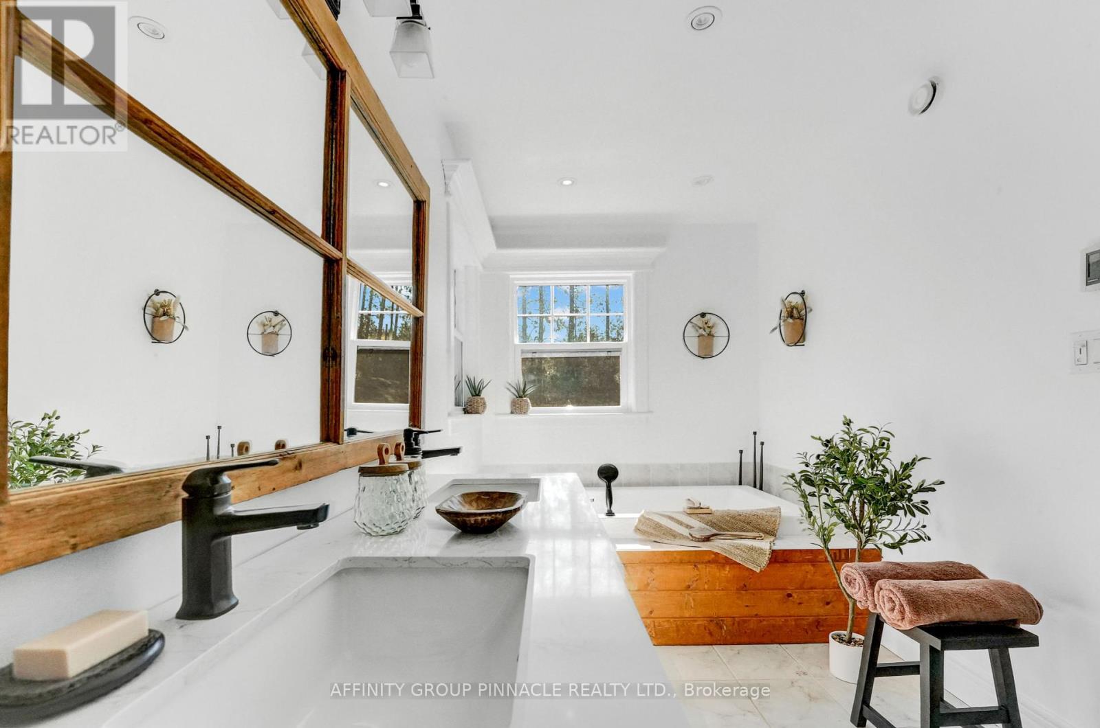 297 St Luke's Road, Kawartha Lakes, Ontario  K9V 4R5 - Photo 25 - X12418837