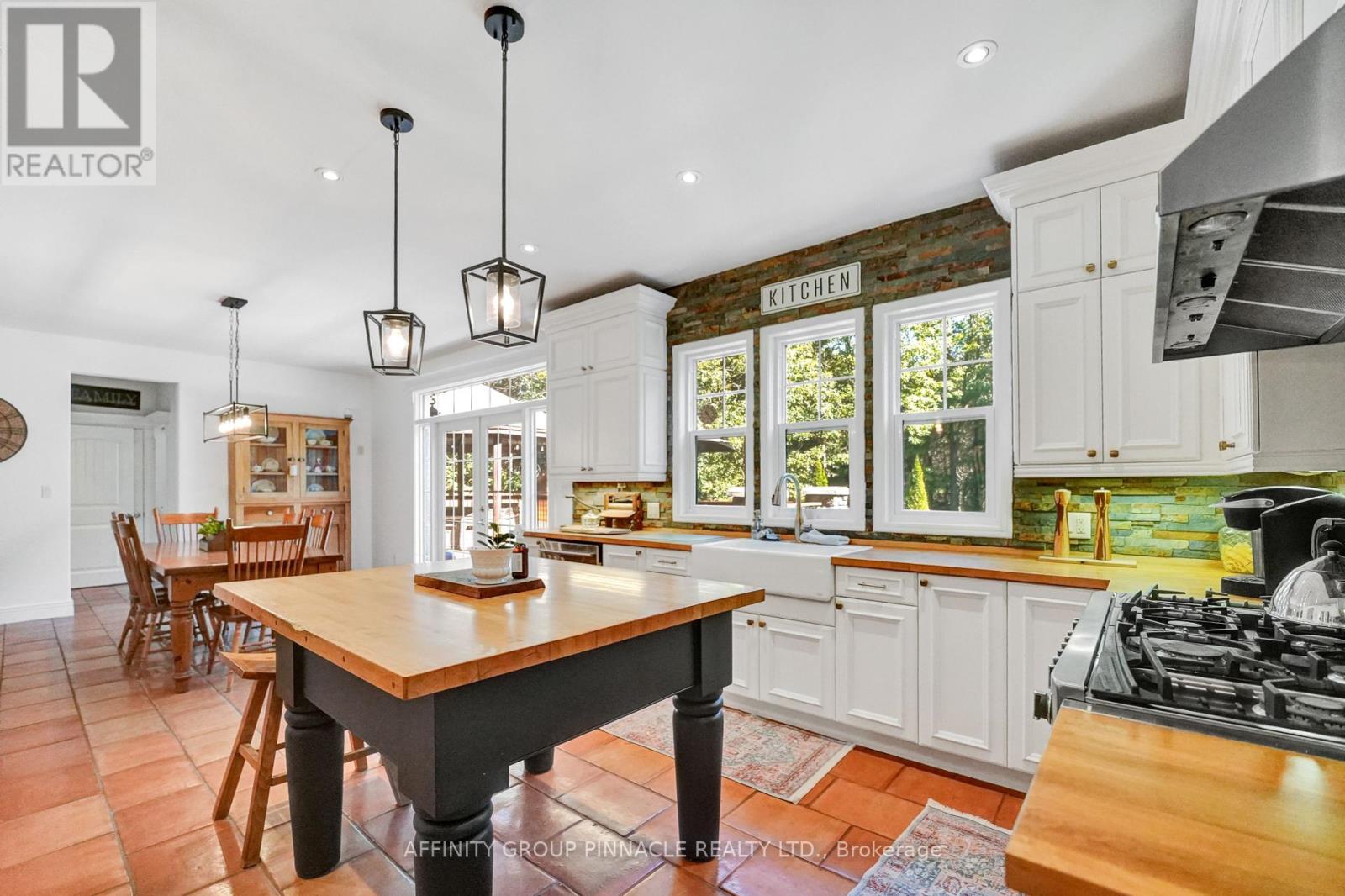 297 St Luke's Road, Kawartha Lakes, Ontario  K9V 4R5 - Photo 9 - X12418837