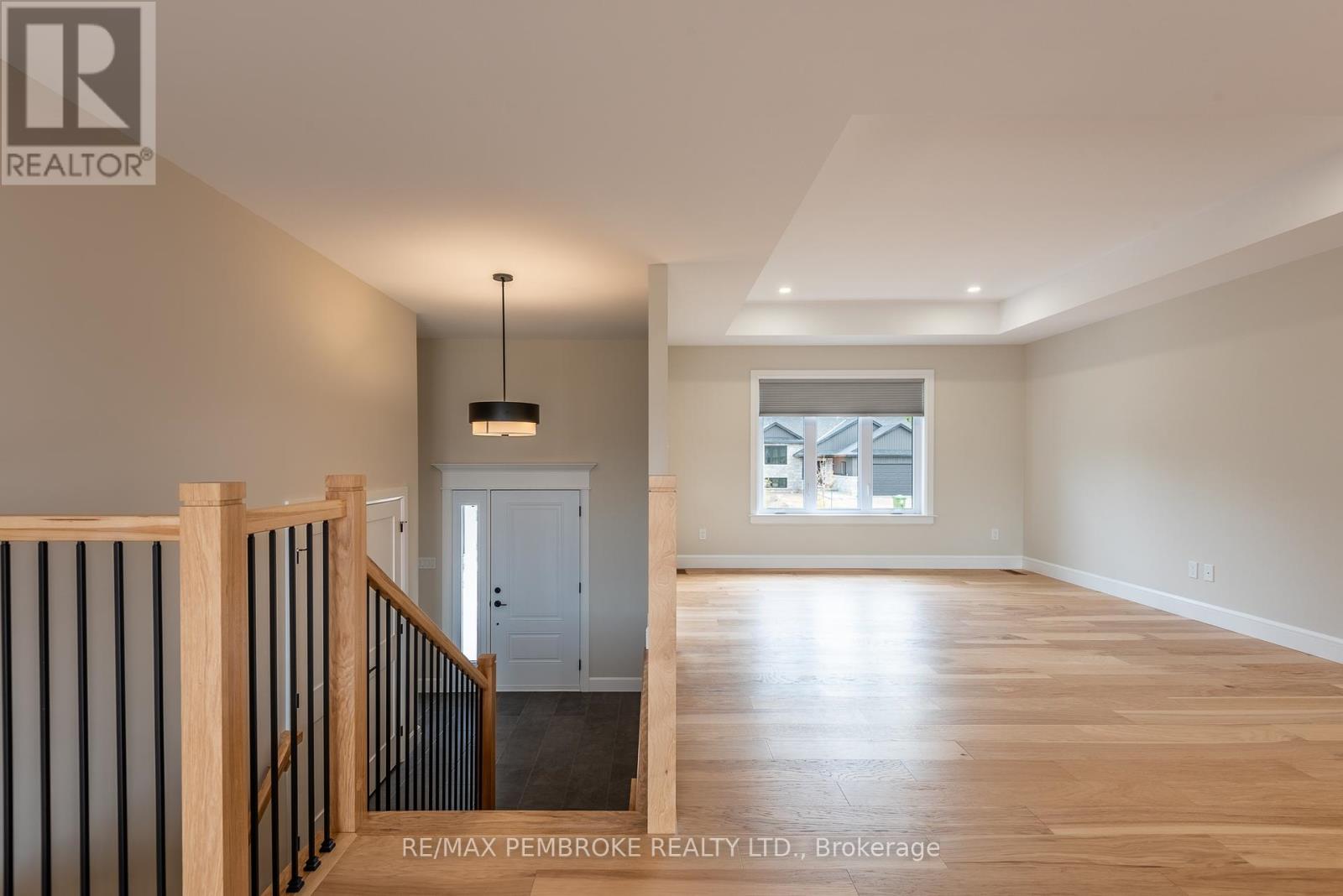 144 Chad Street, Petawawa, Ontario  K8H 0G8 - Photo 12 - X12418452