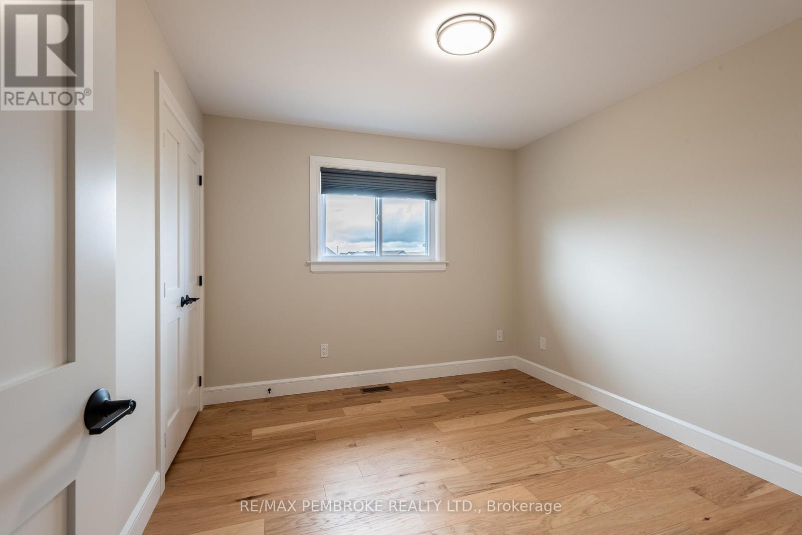 144 Chad Street, Petawawa, Ontario  K8H 0G8 - Photo 29 - X12418452