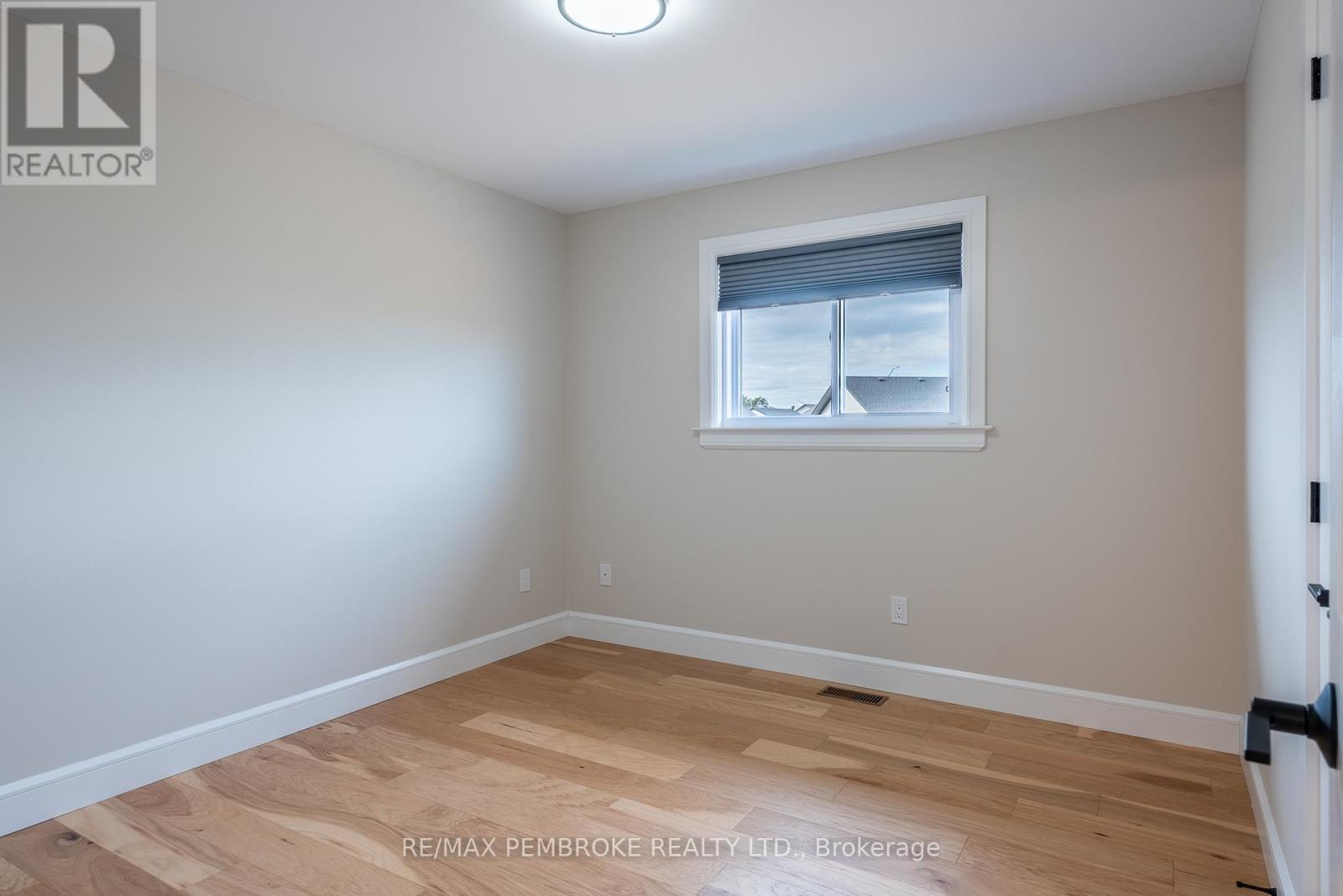 144 Chad Street, Petawawa, Ontario  K8H 0G8 - Photo 30 - X12418452