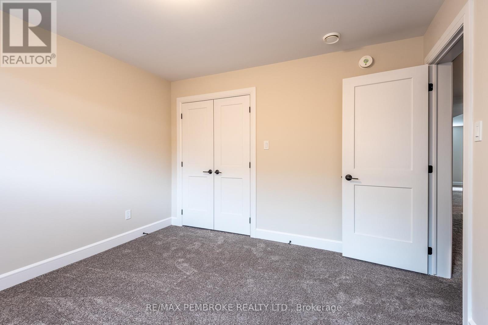 144 Chad Street, Petawawa, Ontario  K8H 0G8 - Photo 42 - X12418452