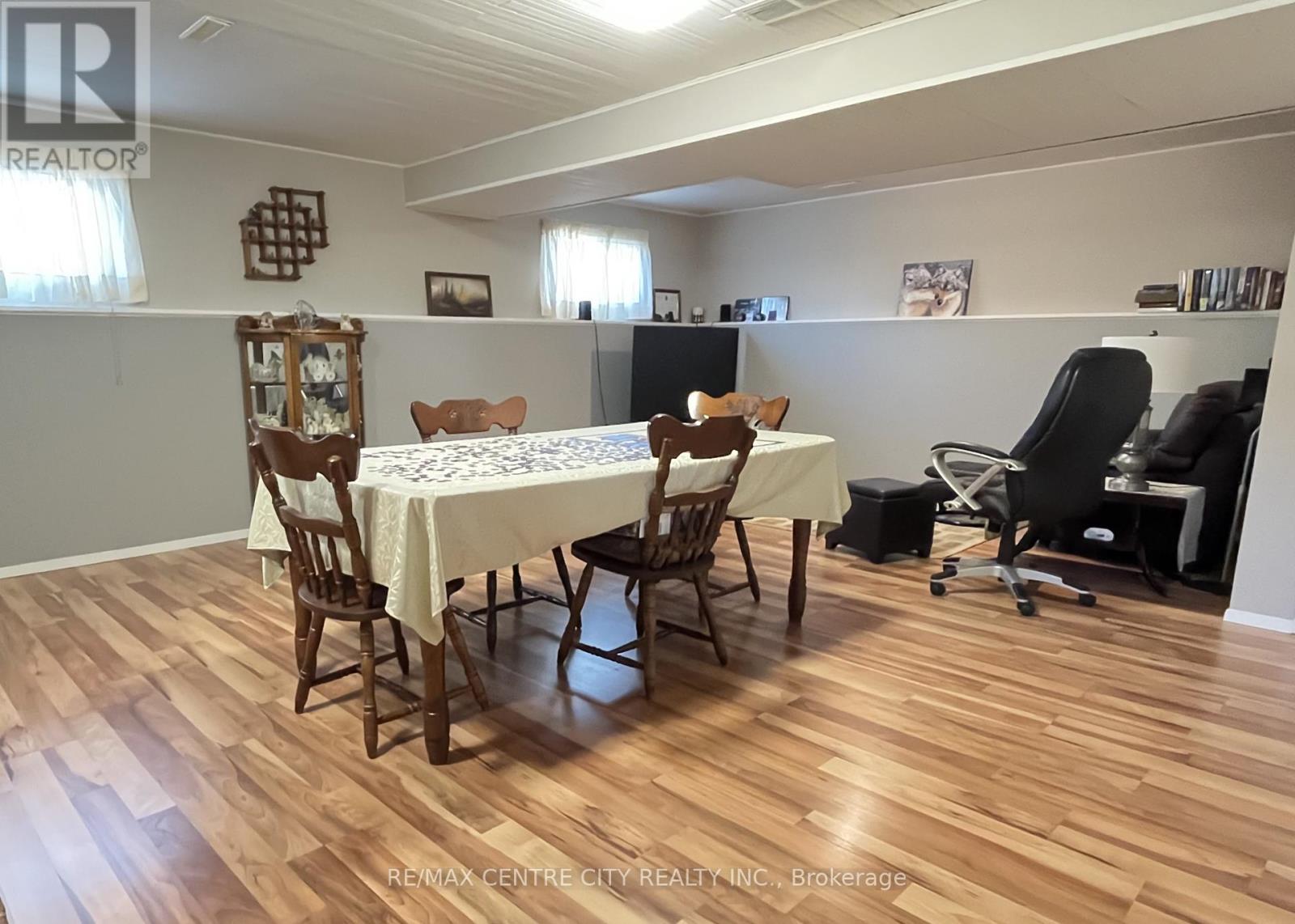 9 Speight Crescent, London East, Ontario  N5V 3W2 - Photo 11 - X12418759