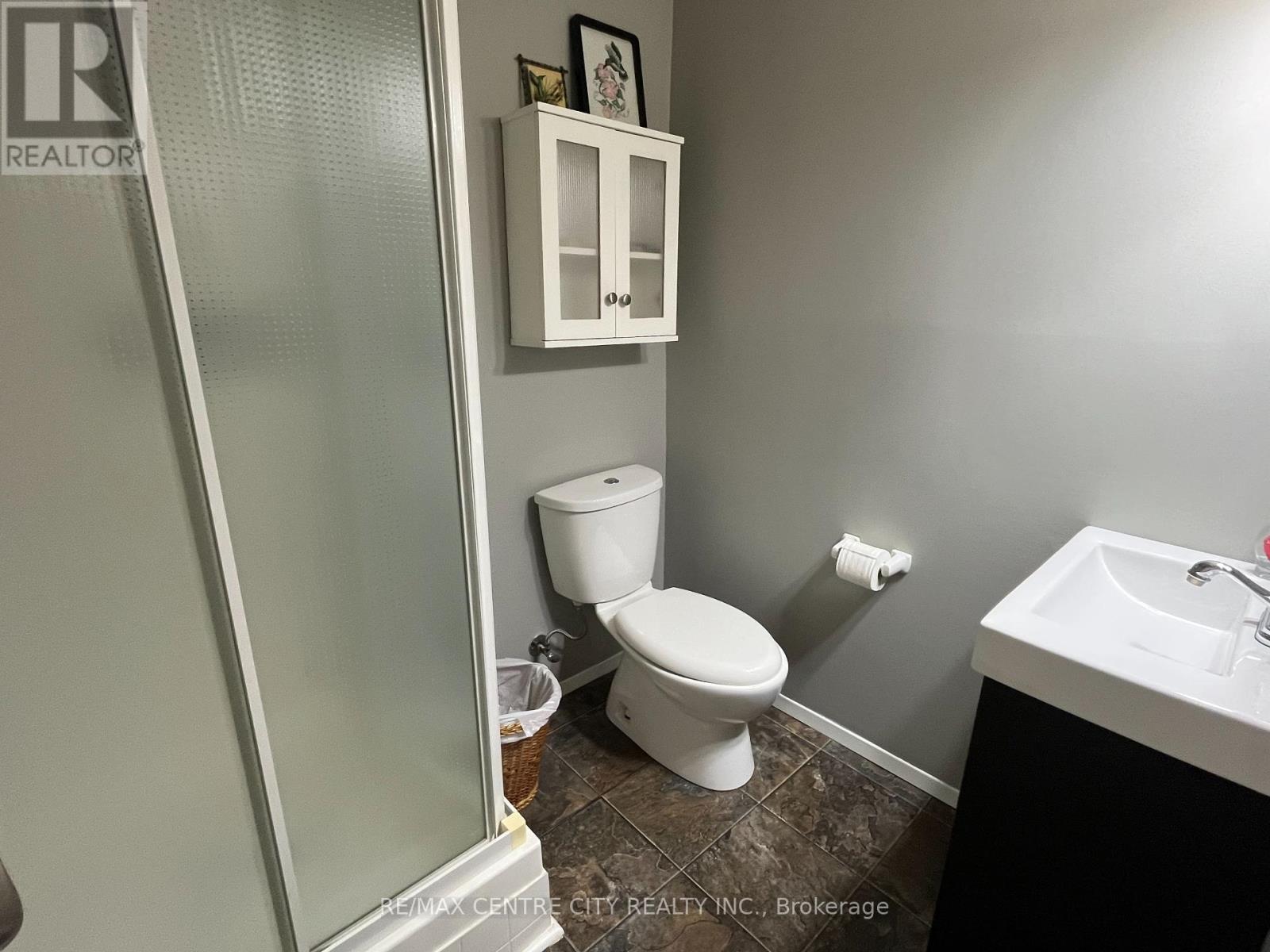 9 Speight Crescent, London East, Ontario  N5V 3W2 - Photo 12 - X12418759