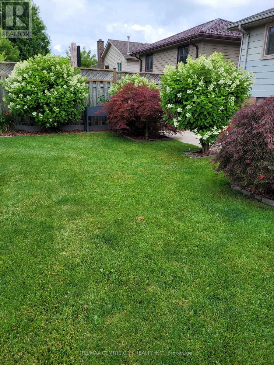 9 Speight Crescent, London East, Ontario  N5V 3W2 - Photo 17 - X12418759