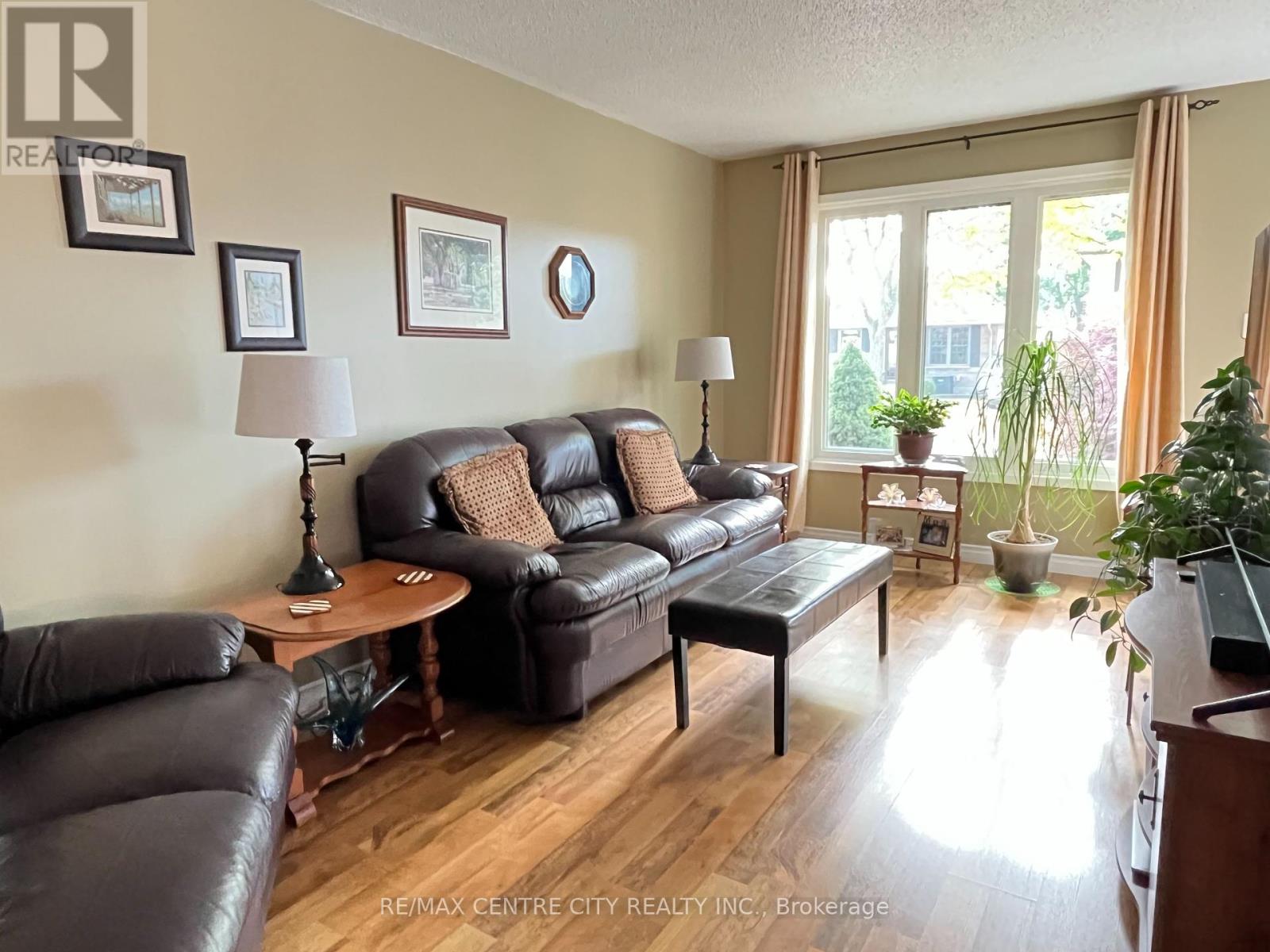 9 Speight Crescent, London East, Ontario  N5V 3W2 - Photo 2 - X12418759