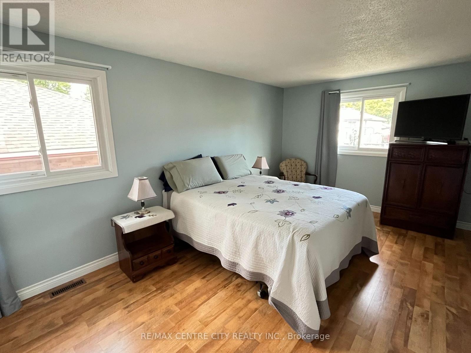 9 Speight Crescent, London East, Ontario  N5V 3W2 - Photo 6 - X12418759