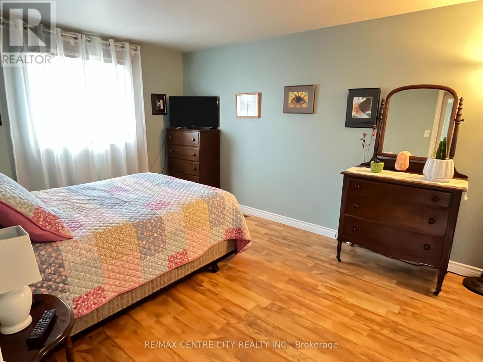 9 Speight Crescent, London East, Ontario  N5V 3W2 - Photo 7 - X12418759