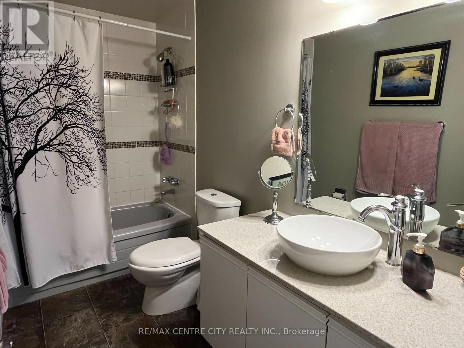 9 Speight Crescent, London East, Ontario  N5V 3W2 - Photo 8 - X12418759