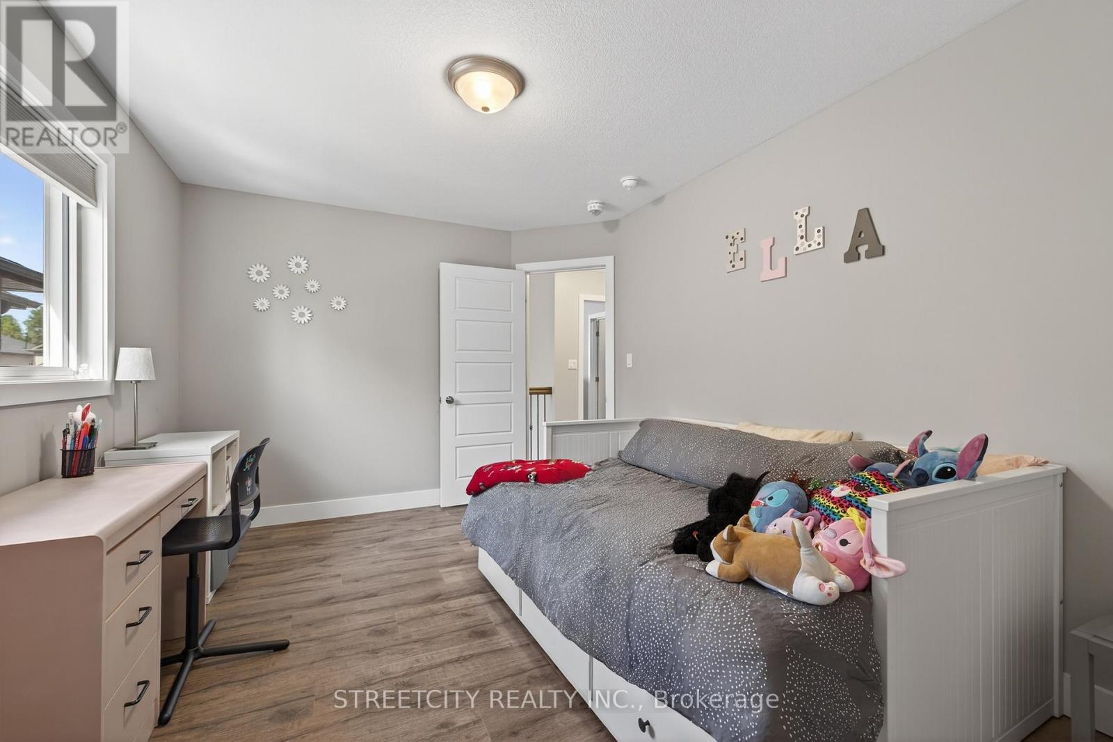 1895 Frederick Crescent, London East, Ontario  N5W 0A5 - Photo 25 - X12418855