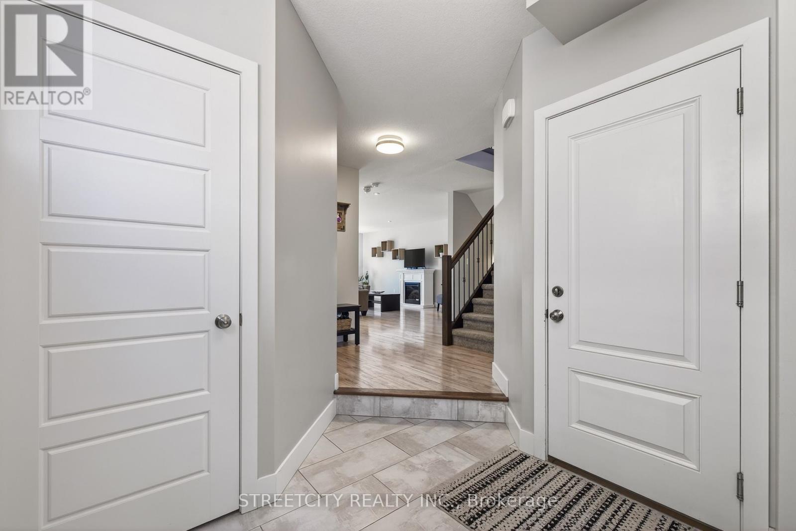 1895 Frederick Crescent, London East, Ontario  N5W 0A5 - Photo 3 - X12418855
