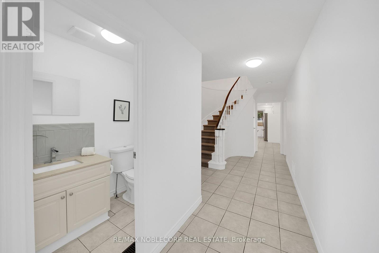 182 Tall Grass Trail, Vaughan, Ontario  L4L 3P8 - Photo 10 - N12418668
