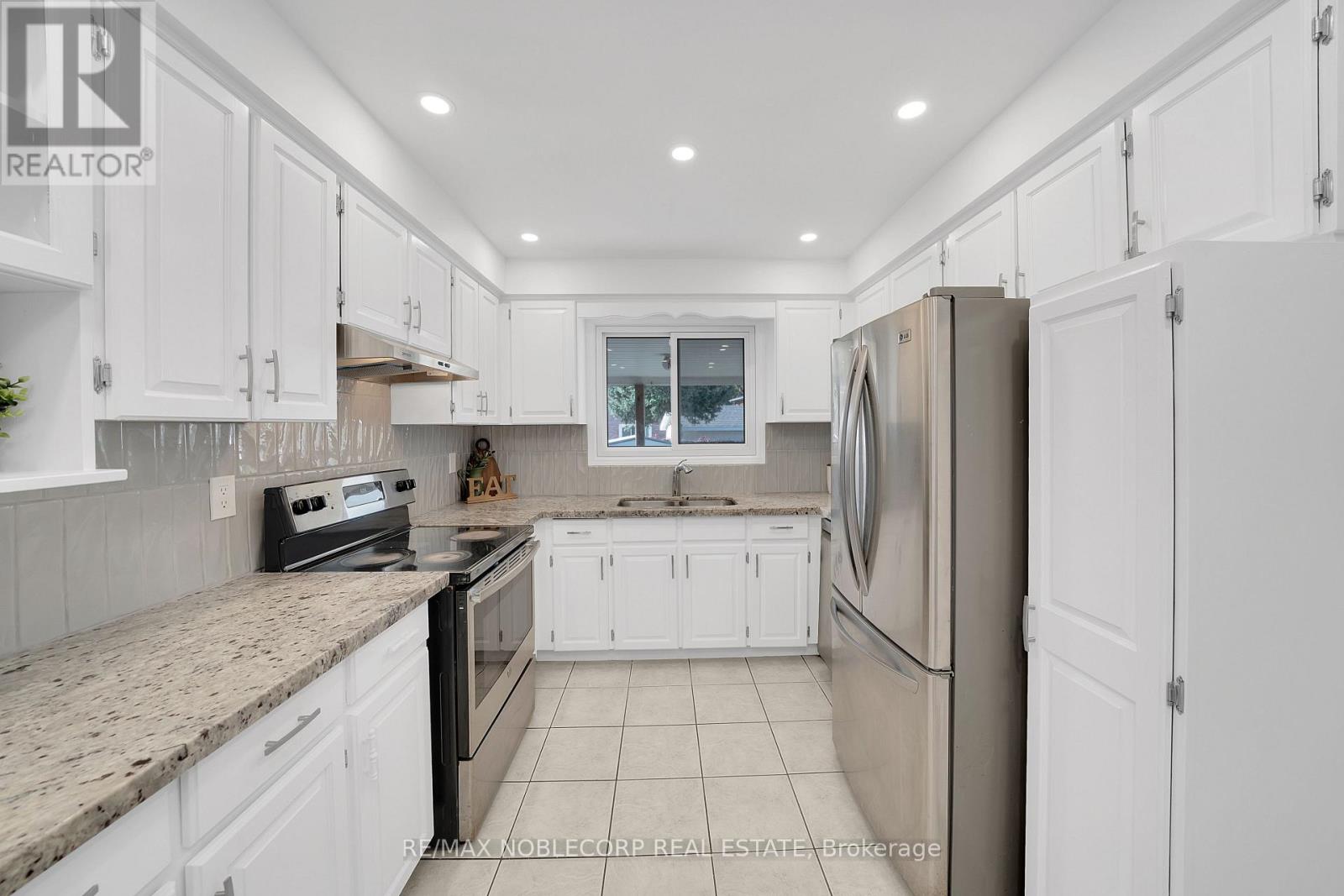 182 Tall Grass Trail, Vaughan, Ontario  L4L 3P8 - Photo 12 - N12418668