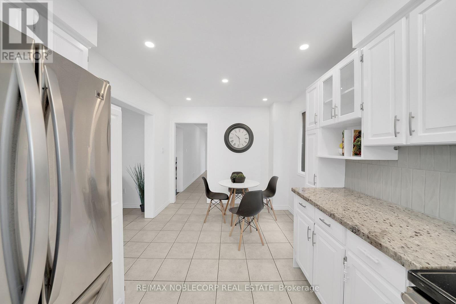 182 Tall Grass Trail, Vaughan, Ontario  L4L 3P8 - Photo 13 - N12418668