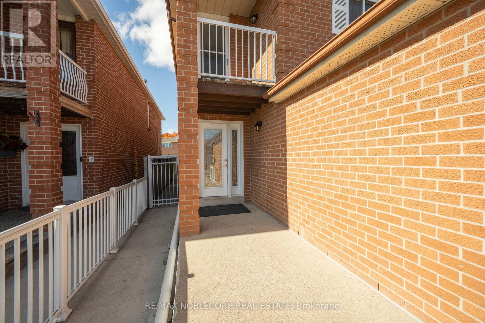182 Tall Grass Trail, Vaughan, Ontario  L4L 3P8 - Photo 3 - N12418668