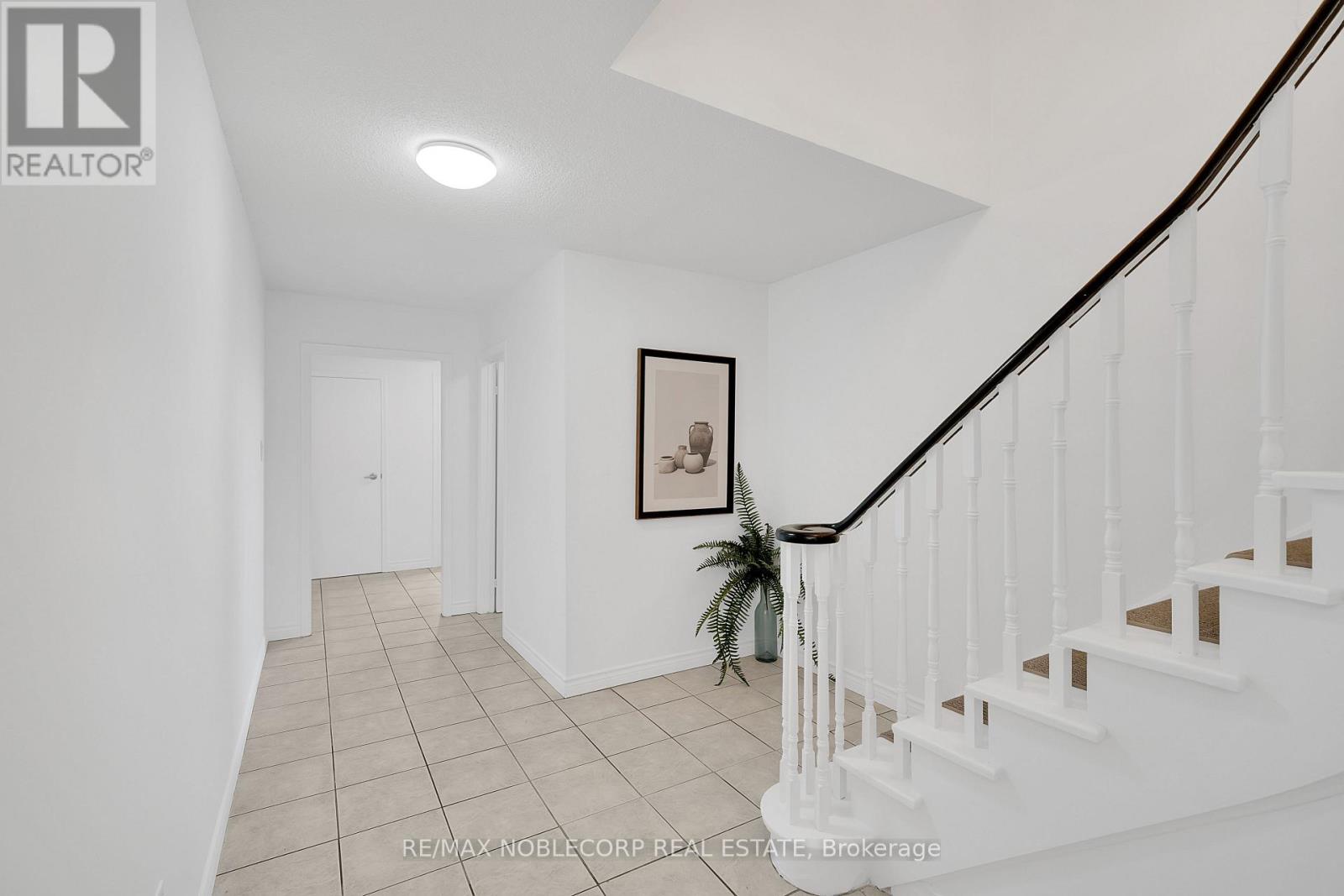182 Tall Grass Trail, Vaughan, Ontario  L4L 3P8 - Photo 9 - N12418668