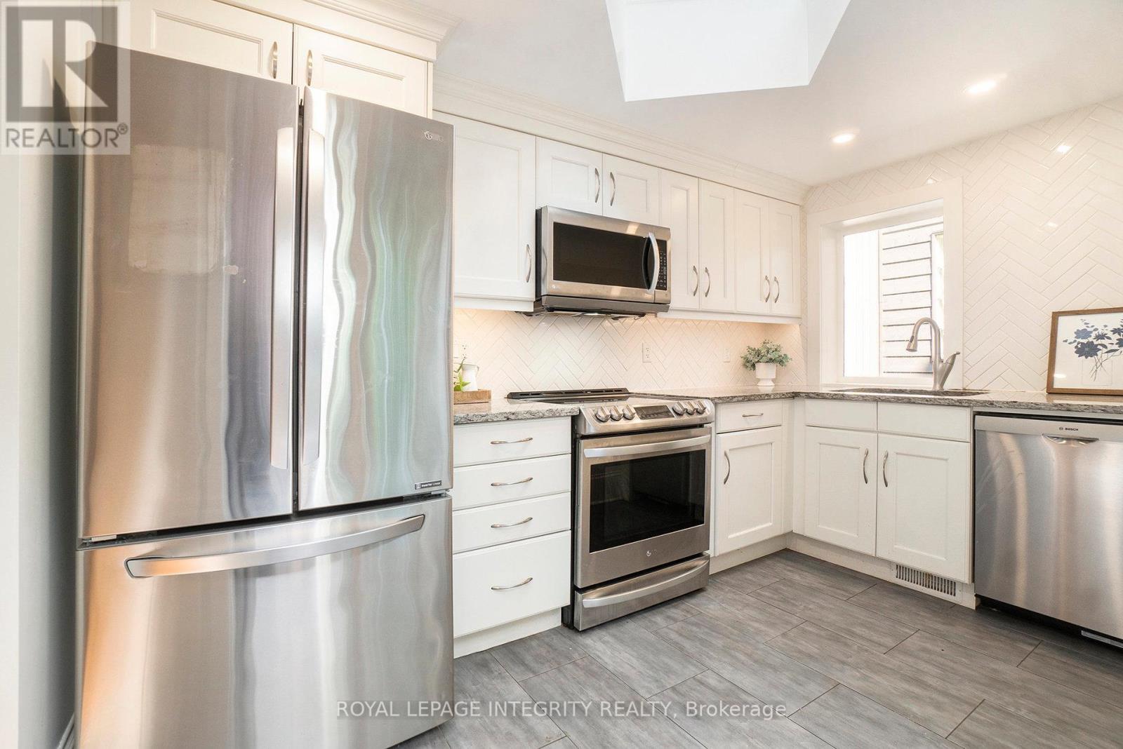 115 Springhurst Avenue, Ottawa, Ontario  K1S 0E3 - Photo 15 - X12418765