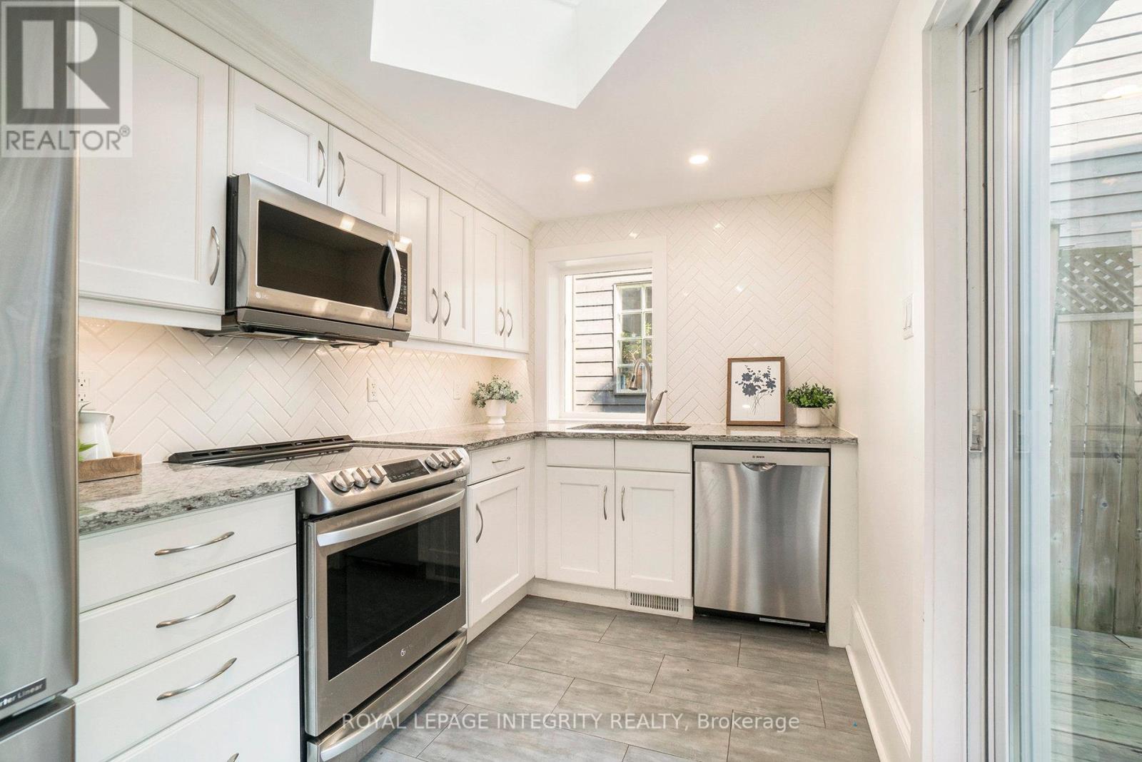 115 Springhurst Avenue, Ottawa, Ontario  K1S 0E3 - Photo 17 - X12418765