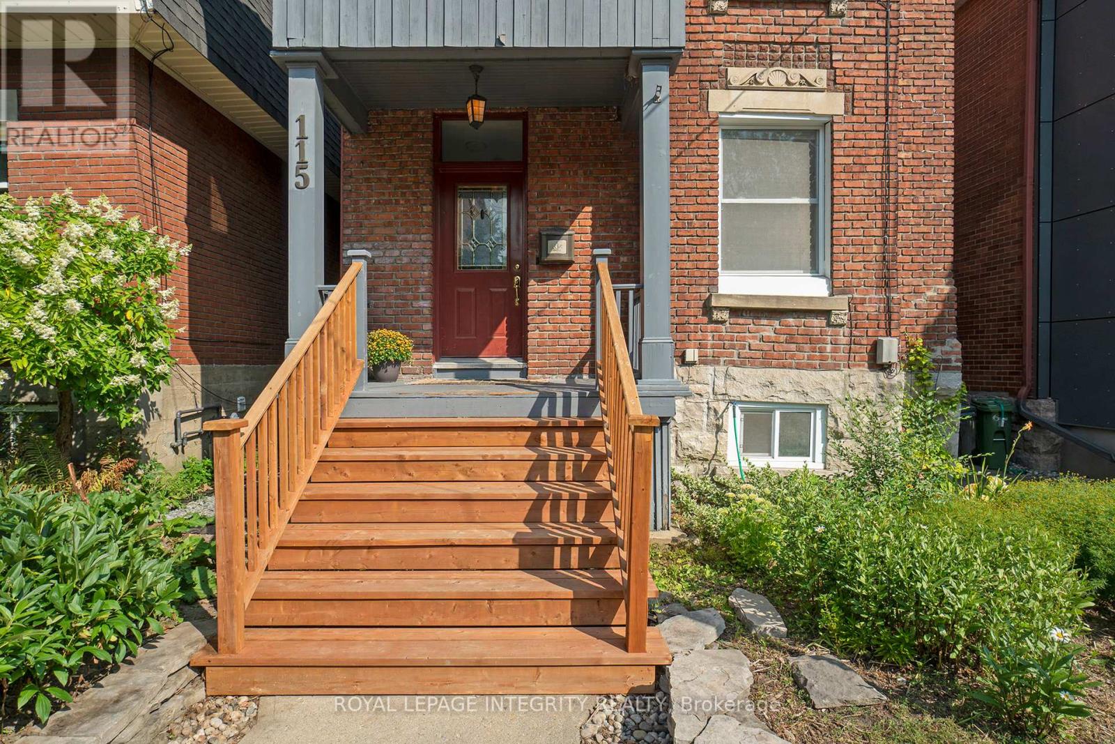 115 Springhurst Avenue, Ottawa, Ontario  K1S 0E3 - Photo 2 - X12418765