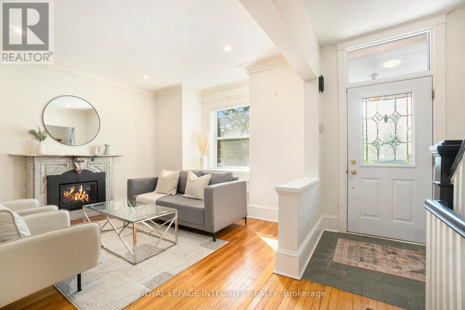 115 Springhurst Avenue, Ottawa, Ontario  K1S 0E3 - Photo 4 - X12418765
