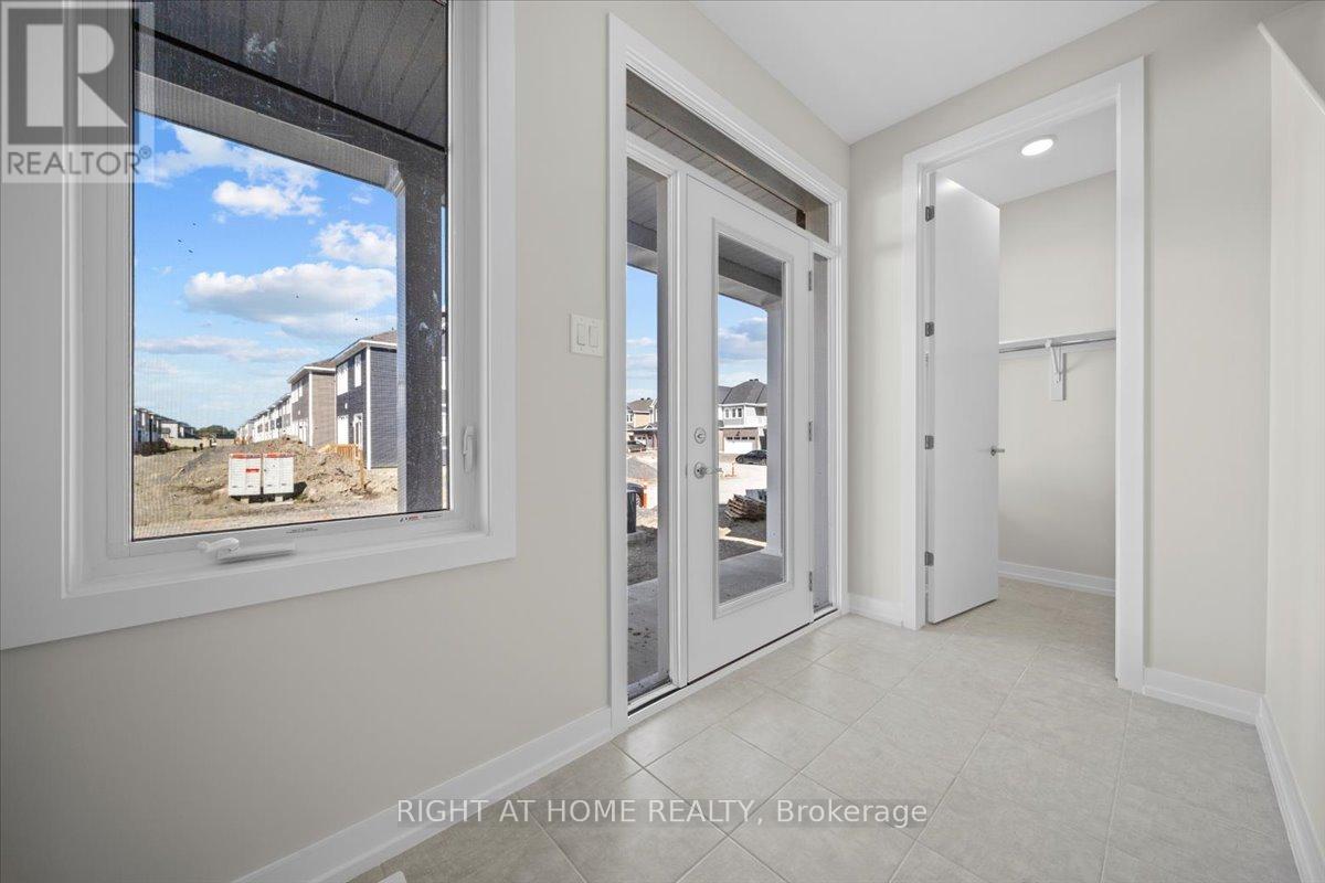 91 Hackamore Crescent, Ottawa, Ontario  K0A 2Z0 - Photo 3 - X12418795