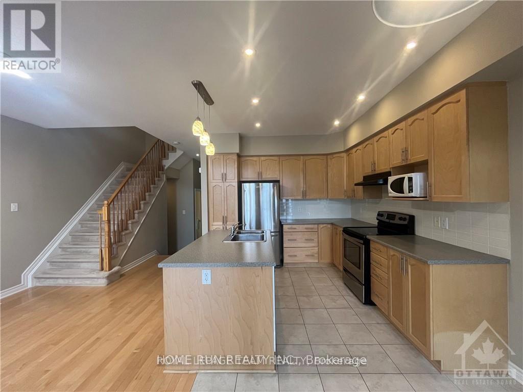 914 Fletcher Circle, Ottawa, Ontario  K2T 0B7 - Photo 7 - X12418841