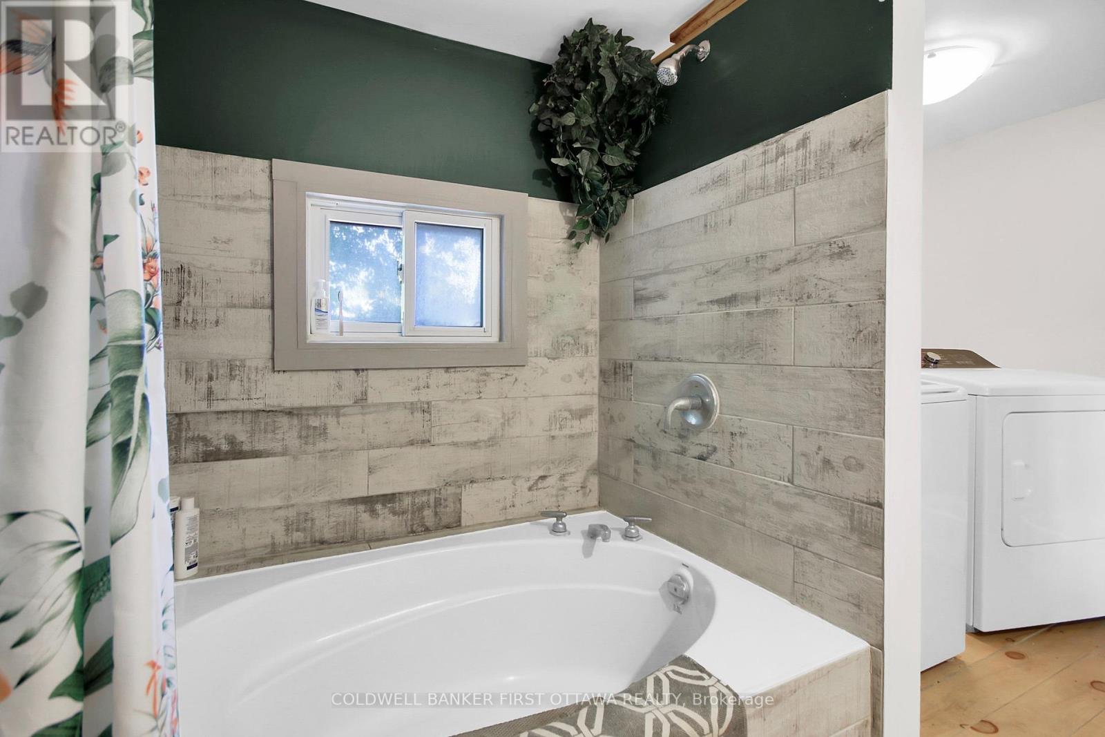 6 Fetherston Lane, North Grenville, Ontario  K0G 1J0 - Photo 14 - X12418872