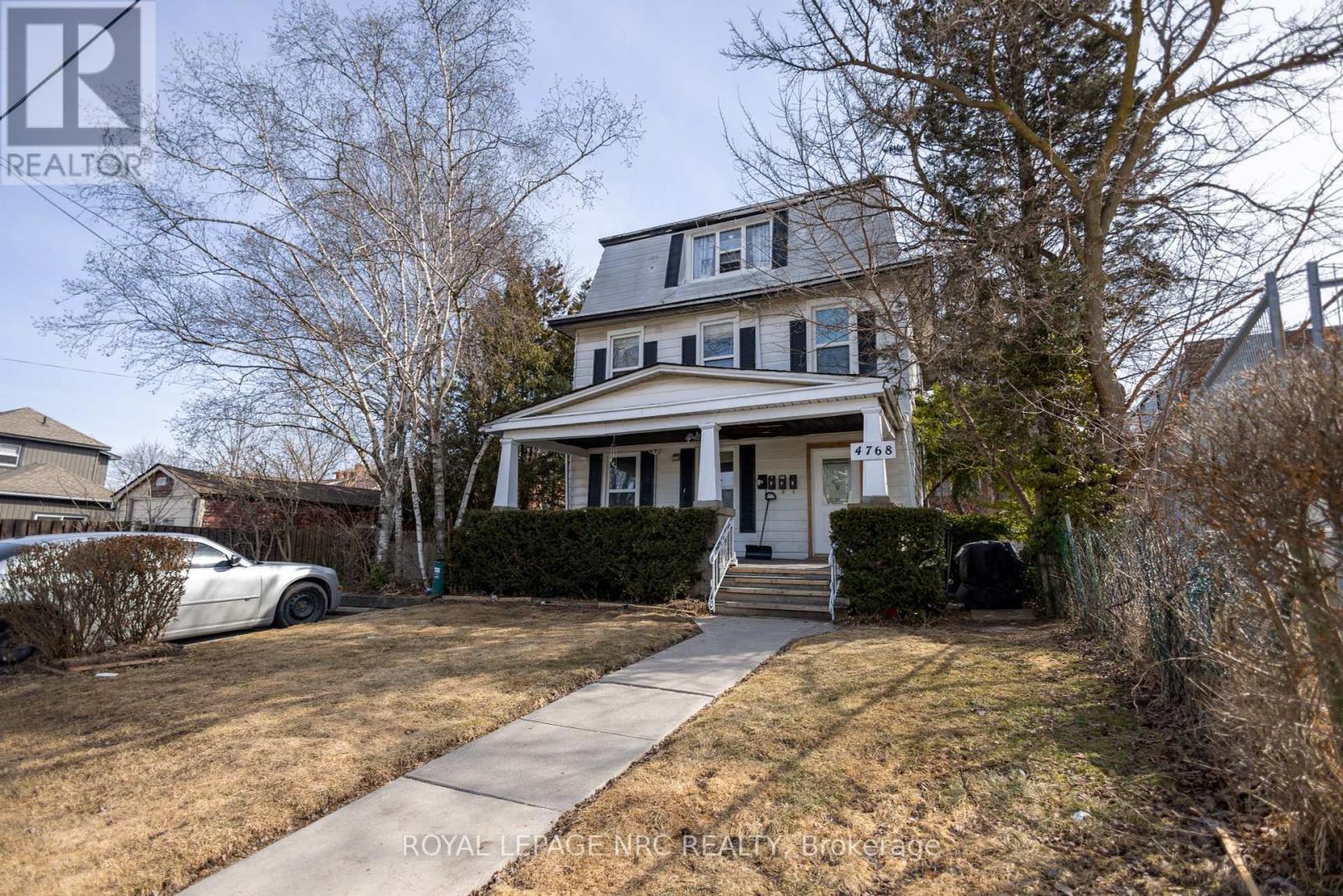 4768 Crysler Avenue, Niagara Falls, Ontario  L2E 3W1 - Photo 1 - X12418760