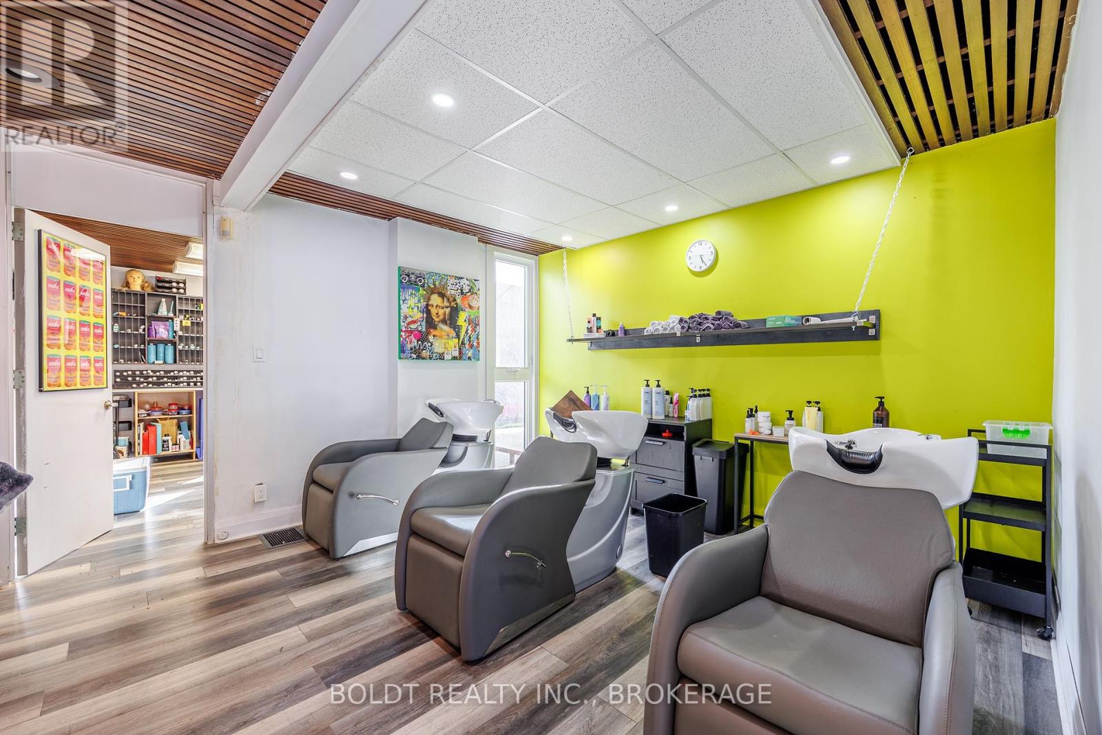 146 James Street, St. Catharines, Ontario  L2R 5C5 - Photo 10 - X12418805