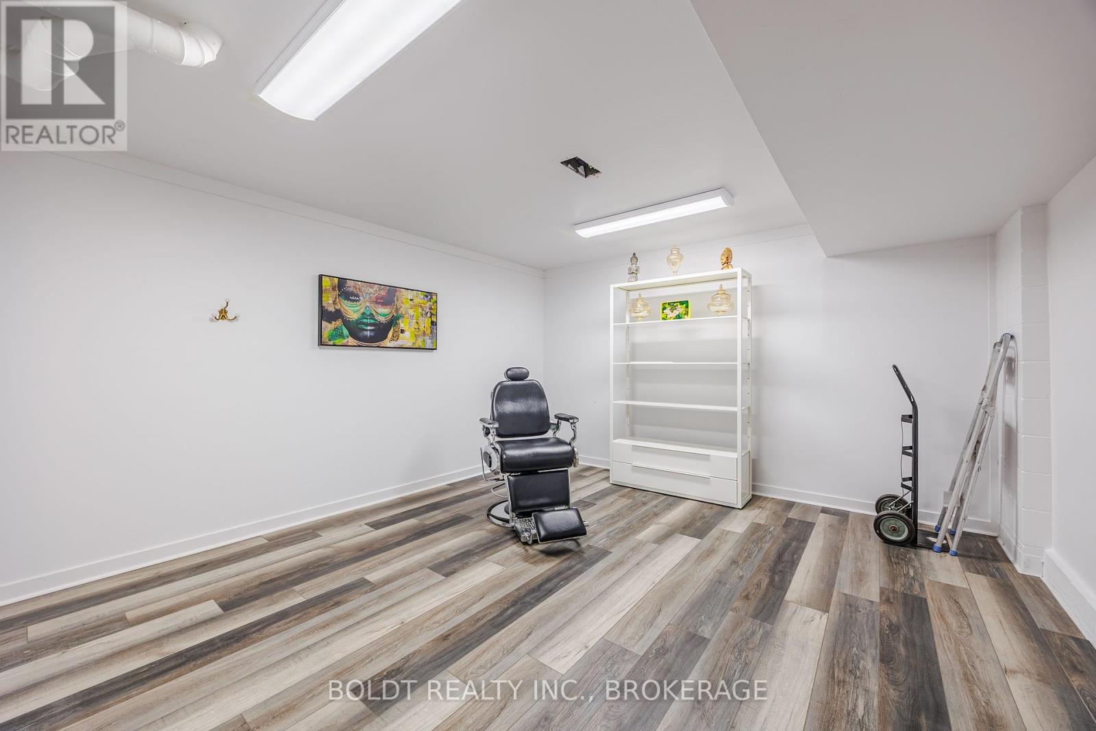 146 James Street, St. Catharines, Ontario  L2R 5C5 - Photo 14 - X12418805