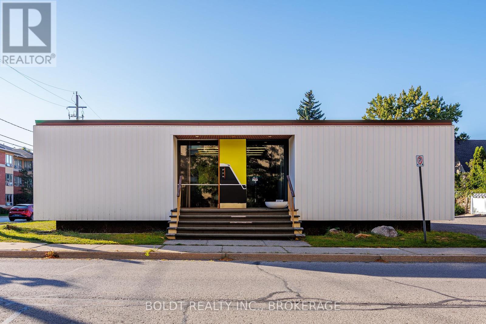 146 James Street, St. Catharines, Ontario  L2R 5C5 - Photo 2 - X12418805