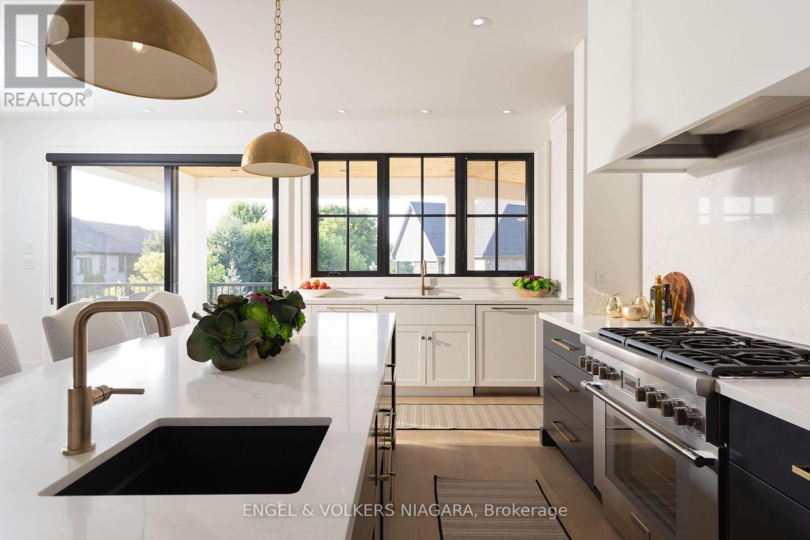 6 Fedorkow Lane, Niagara-On-The-Lake, Ontario  L0S 1J1 - Photo 10 - X12418853