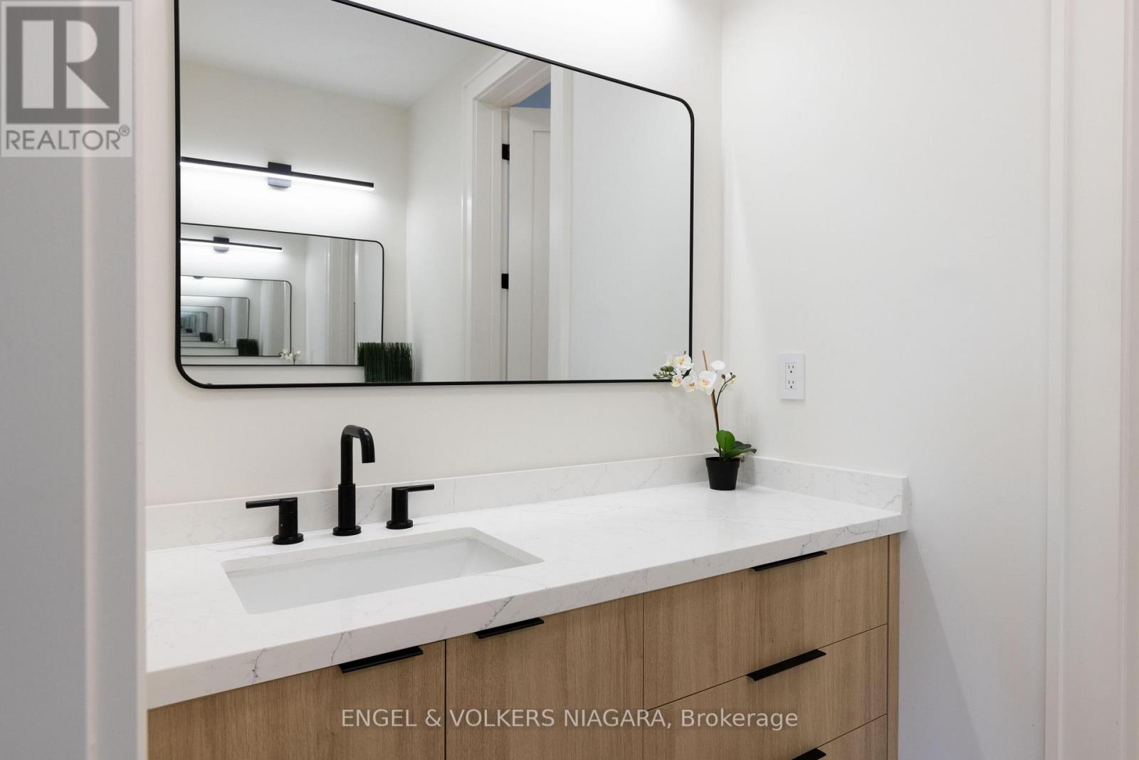 6 Fedorkow Lane, Niagara-On-The-Lake, Ontario  L0S 1J1 - Photo 21 - X12418853