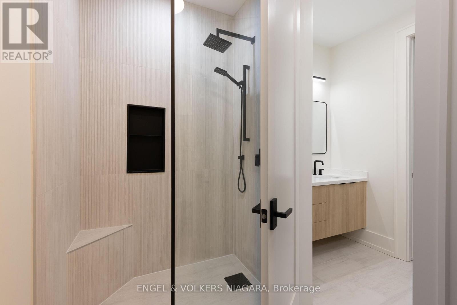 6 Fedorkow Lane, Niagara-On-The-Lake, Ontario  L0S 1J1 - Photo 22 - X12418853