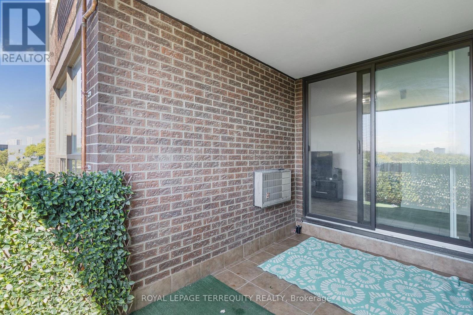 601 - 2556 Argyle Road, Mississauga (Cooksville), Ontario  L5B 2H6 - Photo 10 - W12418644