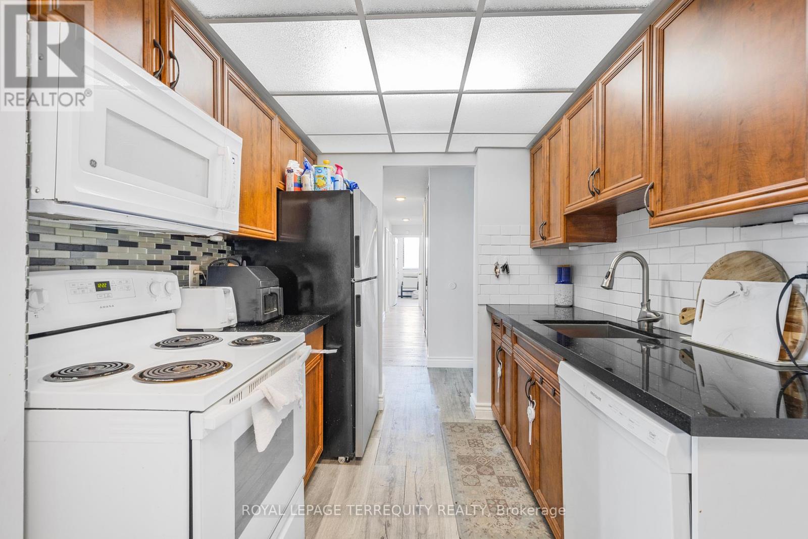 601 - 2556 Argyle Road, Mississauga (Cooksville), Ontario  L5B 2H6 - Photo 12 - W12418644