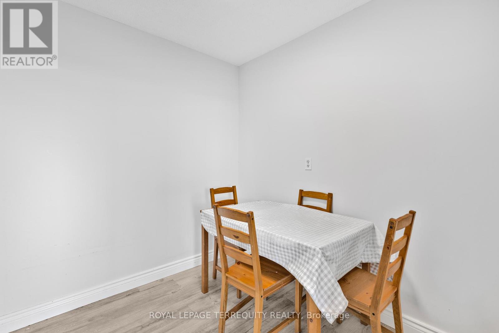 601 - 2556 Argyle Road, Mississauga (Cooksville), Ontario  L5B 2H6 - Photo 13 - W12418644