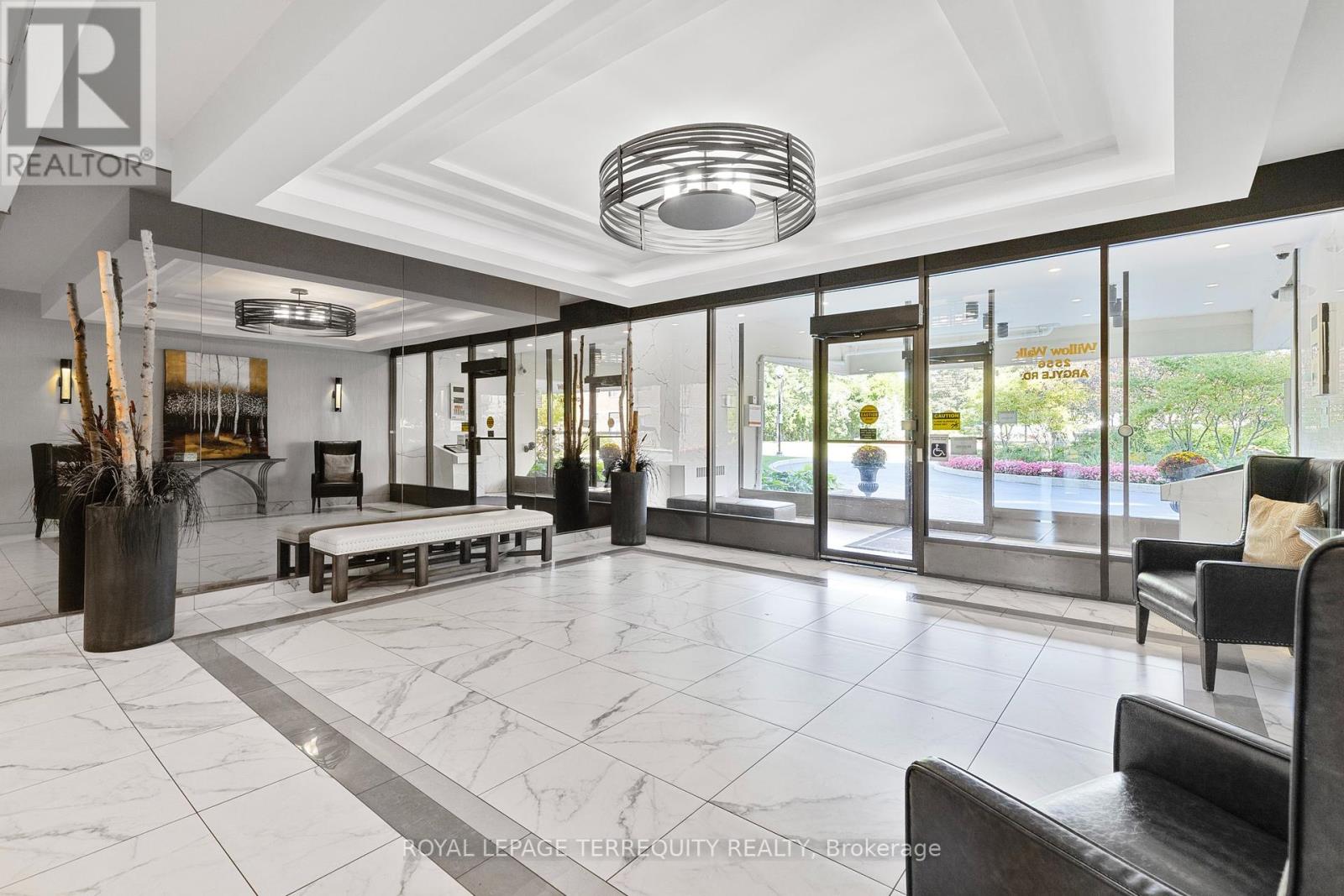 601 - 2556 Argyle Road, Mississauga (Cooksville), Ontario  L5B 2H6 - Photo 4 - W12418644