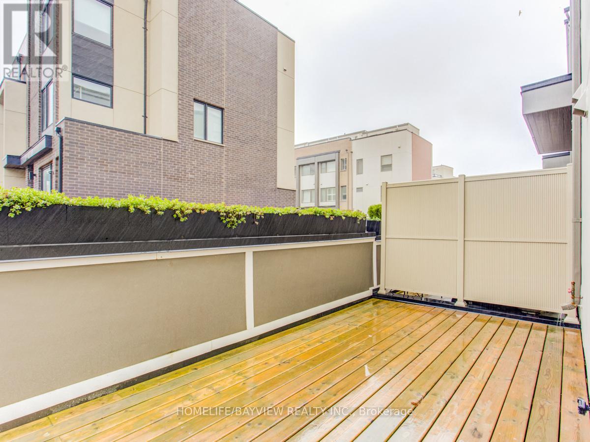 229 Downsview Park Boulevard, Toronto (Downsview-Roding-Cfb), Ontario  M3K 0A5 - Photo 11 - W12418655