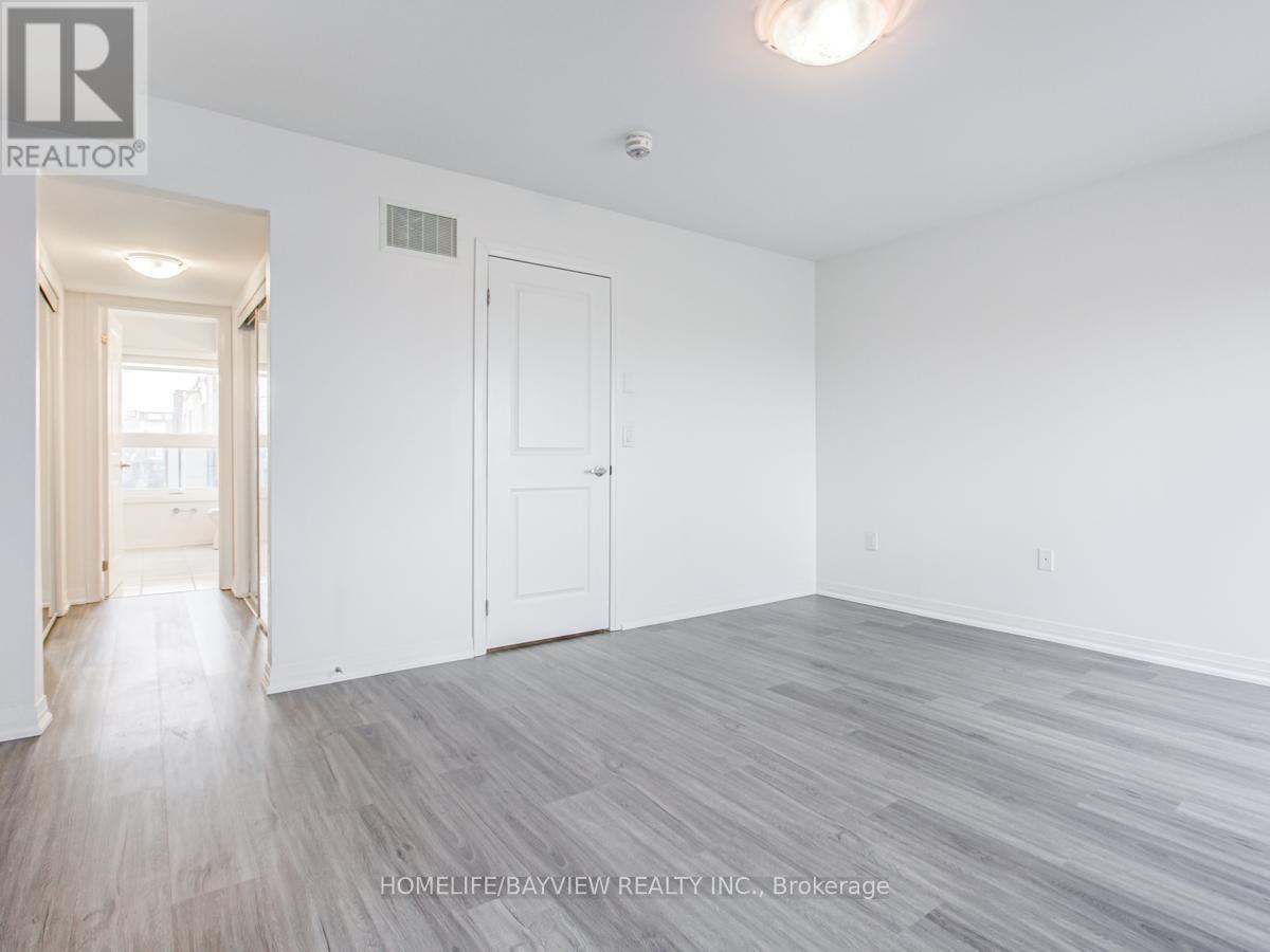 229 Downsview Park Boulevard, Toronto (Downsview-Roding-Cfb), Ontario  M3K 0A5 - Photo 12 - W12418655