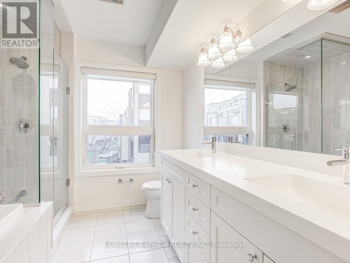 229 Downsview Park Boulevard, Toronto (Downsview-Roding-Cfb), Ontario  M3K 0A5 - Photo 13 - W12418655