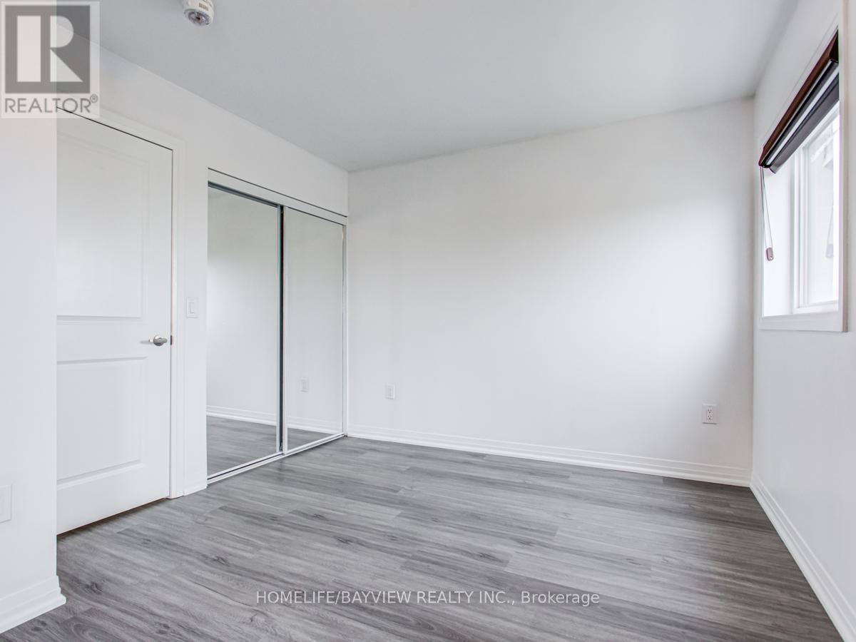 229 Downsview Park Boulevard, Toronto (Downsview-Roding-Cfb), Ontario  M3K 0A5 - Photo 17 - W12418655