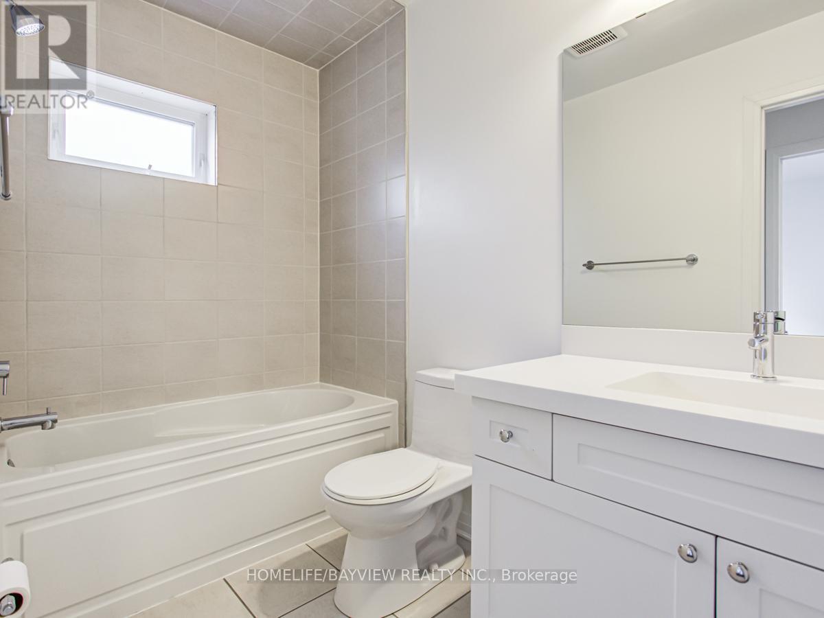 229 Downsview Park Boulevard, Toronto (Downsview-Roding-Cfb), Ontario  M3K 0A5 - Photo 18 - W12418655