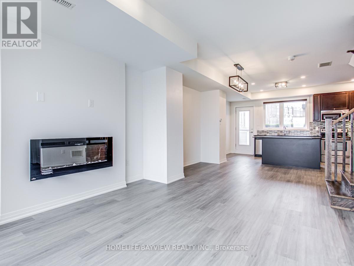 229 Downsview Park Boulevard, Toronto (Downsview-Roding-Cfb), Ontario  M3K 0A5 - Photo 2 - W12418655