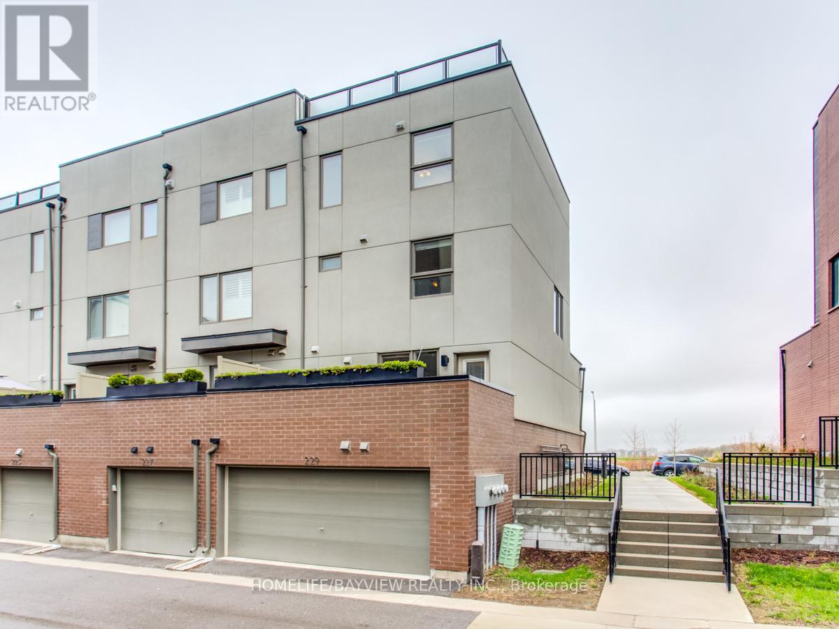 229 Downsview Park Boulevard, Toronto (Downsview-Roding-Cfb), Ontario  M3K 0A5 - Photo 22 - W12418655